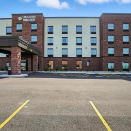 Cobblestone Hotel & Suites - Bellefontaine，位于Bellefontaine的酒店
