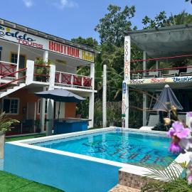 Caldo Tours，位于Ewarton的酒店