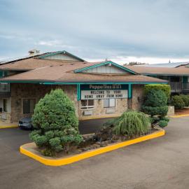 Pepper Tree Inn，位于比弗顿的酒店