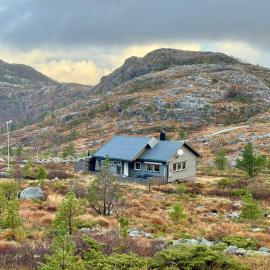 Sjarmerande fjellhytte i Holtaheia