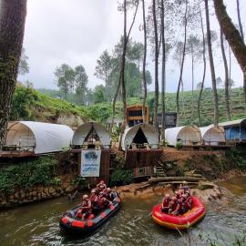 Tepian Pinus Glamping，位于Palayangan的酒店