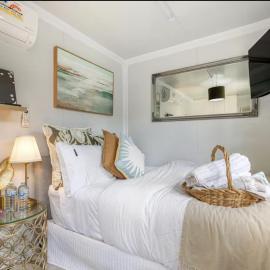 Tiny Home Beach Serenity!，位于悉尼的酒店