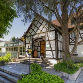 Romantik Hotel Johanniter-Kreuz，位于于伯林根的酒店