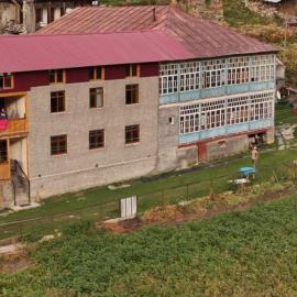 Guest house Emzar，位于Adishi的酒店