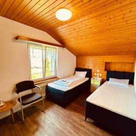 Dreibettzimmer mit eigenem Bad und Seeblick，位于海登的酒店