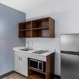 Suburban Studios Chester I-95,位于切斯特的酒店