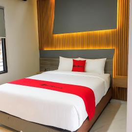 RedDoorz at K1 Hotel near Cipanas Cianjur，位于Nyalindung的酒店