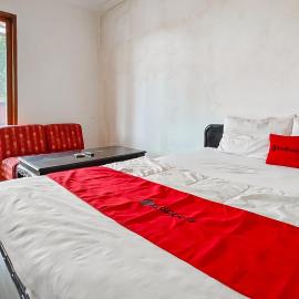 RedDoorz near Treetop Adventure Kopeng,位于Kopeng的酒店