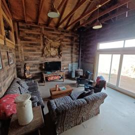 Mountain Top Barn retreat with View，位于Bodfish的酒店