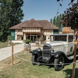 Logis Hôtel-Restaurant Domaine de Montecristo et Gîte l'Évasion Dantès，位于Bourguignons的酒店