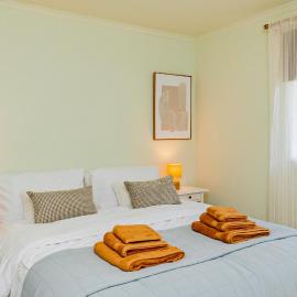 Fresh, stylish apartment，位于Sherborne Saint John的酒店