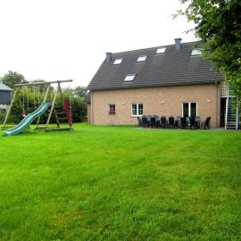 Holiday Home in Robertville with Sauna & Garden，位于罗伯特维尔的酒店