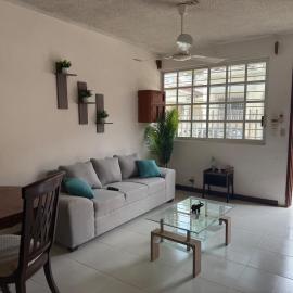Departamento completo bien ubicado，位于米纳蒂特兰的酒店
