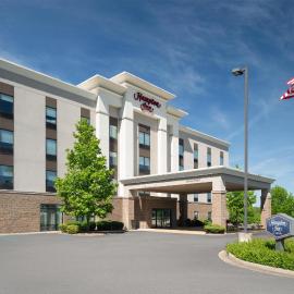 Hampton Inn Fairmont,位于费尔蒙特的酒店