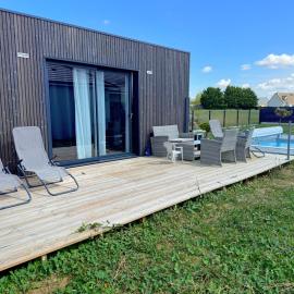 Tiny house - piscine et vélos，位于Vasselay的酒店
