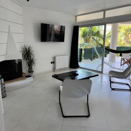 Oasis 3 minutes from the beach，位于瓦里的酒店