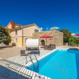 Villa Mediteran with private pool，位于弗尔的酒店