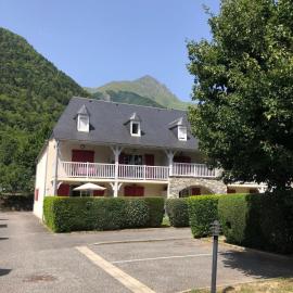 Appartement au pied de la montagne，位于Guchen的酒店