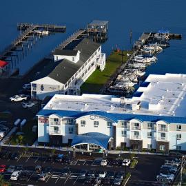 Marina Bay Hotel & Suites, an Ascend Collection Hotel,位于钦科蒂格的酒店