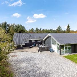Holiday Home Lempi - 300m from the sea by Interhome，位于洛肯的酒店