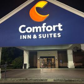 Comfort Inn & Suites Toledo North,位于托莱多的酒店