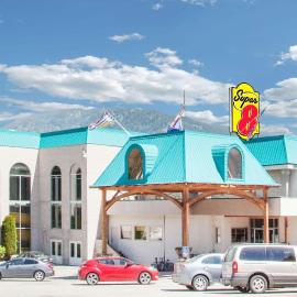 Super 8 by Wyndham Castlegar BC，位于卡斯尔加的酒店
