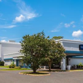 Baymont by Wyndham Williamsburg I-64，位于威廉斯堡的酒店