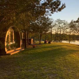 Kedras Glamping - Pod tipo nameliai，位于Prapuntai的酒店