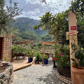 Hostal Villa Verde-Adults Only，位于德阿的酒店
