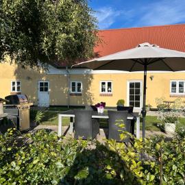 Ferielejlighed med egen have，位于海尔斯的酒店