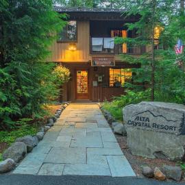 Alta Crystal Resort，位于伊纳姆克洛的酒店