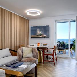 Sassnitz - Freier Meerblick, Sauna, Fitnessbereich- FeWo Dwarslöper，位于萨斯尼茨的酒店