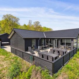 Holiday Home Helina - 180m from the sea by Interhome，位于哈泽斯莱乌的酒店