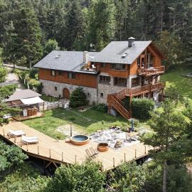 Minds & Mountains Eco Lodge，位于拉莫利纳的酒店