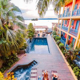 Hotel Casona de La Isla，位于弗洛勒斯的酒店