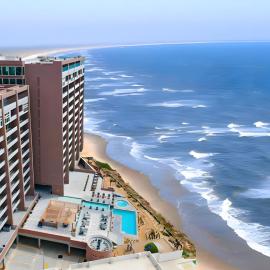 Luxury Beach Condo with Pool，位于提华纳的酒店