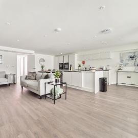 The Atria Suite - Harbour Apartment with Gym，位于拉姆斯盖特的酒店