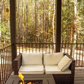 Tiny Home Lookout Mountain - Near Downtown & Falls，位于Mentone的酒店