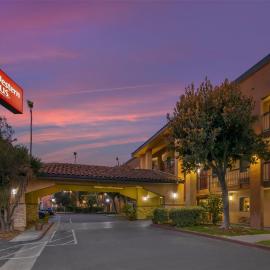 Best Western Plus Pleasanton Inn,位于普莱森顿的酒店