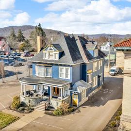Old Library Inn - Historic Olean NY，位于奥利安的酒店