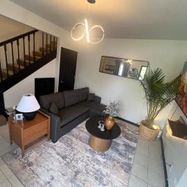 Cute and Cozy 1bd Condo Apartment townhouse，位于Zion的酒店