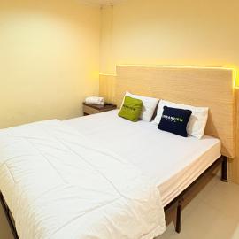 Urbanview Hotel Ling near Jawa Timur Park 2，位于特勒贡的酒店