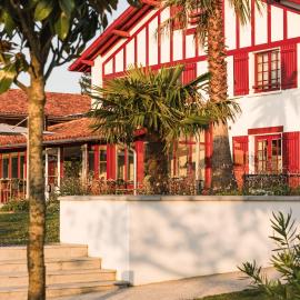 Hôtel INDARRA & SPA - Piscine，位于阿尔伯尼的酒店