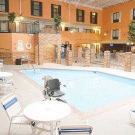 Quality Inn & Suites Ames Conference Center Near ISU Campus，位于埃姆斯的酒店