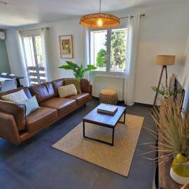 Maison - Saint Nazaire Les Eymes，位于Les Eymes的酒店