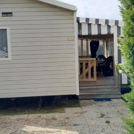 Très beau Mobil Home 40 m2 3Ch - Camping 4 étoiles Les Charmettes 370- proche FUN ZONE，位于莱马特的酒店