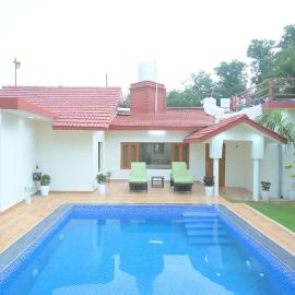 Aravali Farm Gurgaon, 3 Bedroom Villa with Lawn Barbeque Grill and Pool，位于古尔冈的酒店
