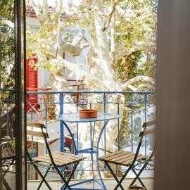 The central house!，位于Raches的酒店