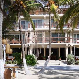 Noah Beach Hotel & Suites，位于玛哈威的酒店