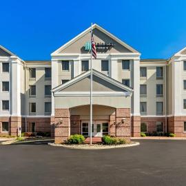 MainStay Suites Roanoke Airport，位于罗阿诺的酒店